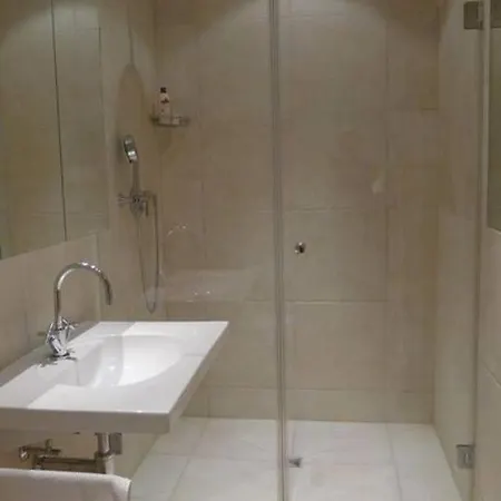 Dağ evi Stylish Traditional Chalet With Modern Amenities