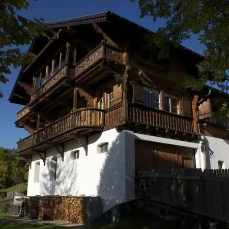 Stylish Traditional Chalet With Modern Amenities Dağ evi *