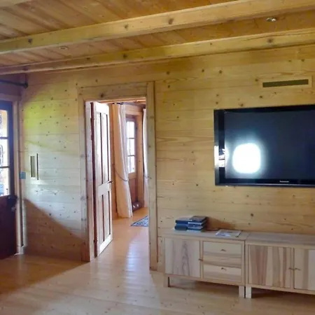 Stylish Traditional Chalet With Modern Amenities Alpesi faház *