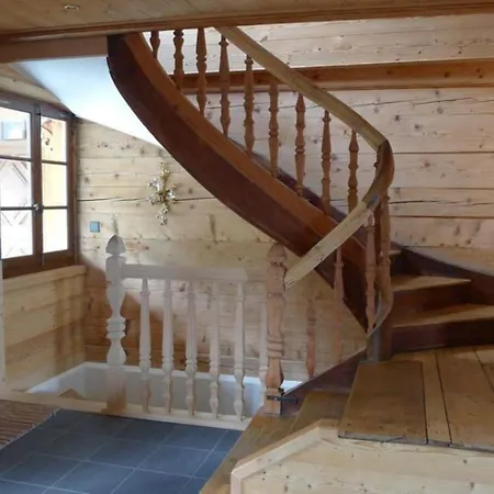 Dağ evi Stylish Traditional Chalet With Modern Amenities